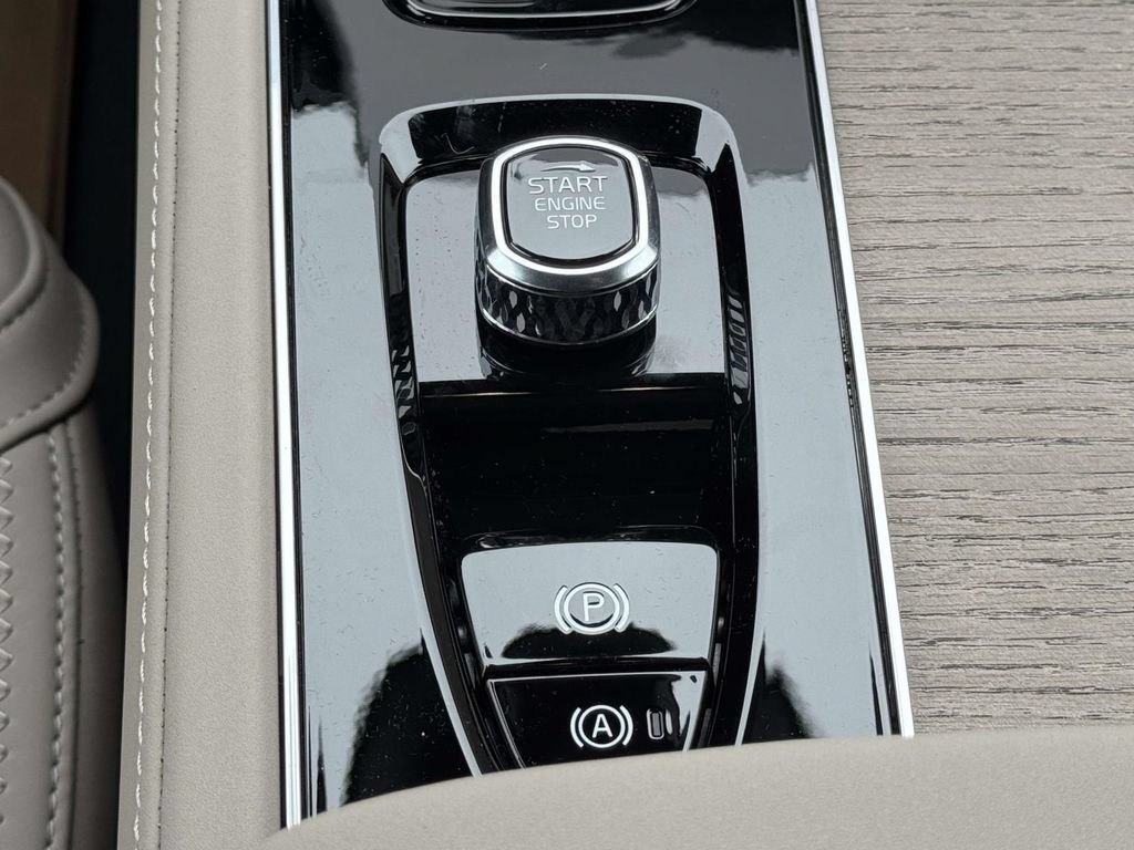 New 2026 Volvo XC90 T8 Plus w/ Protection Package Premier AWD/4WD image 7