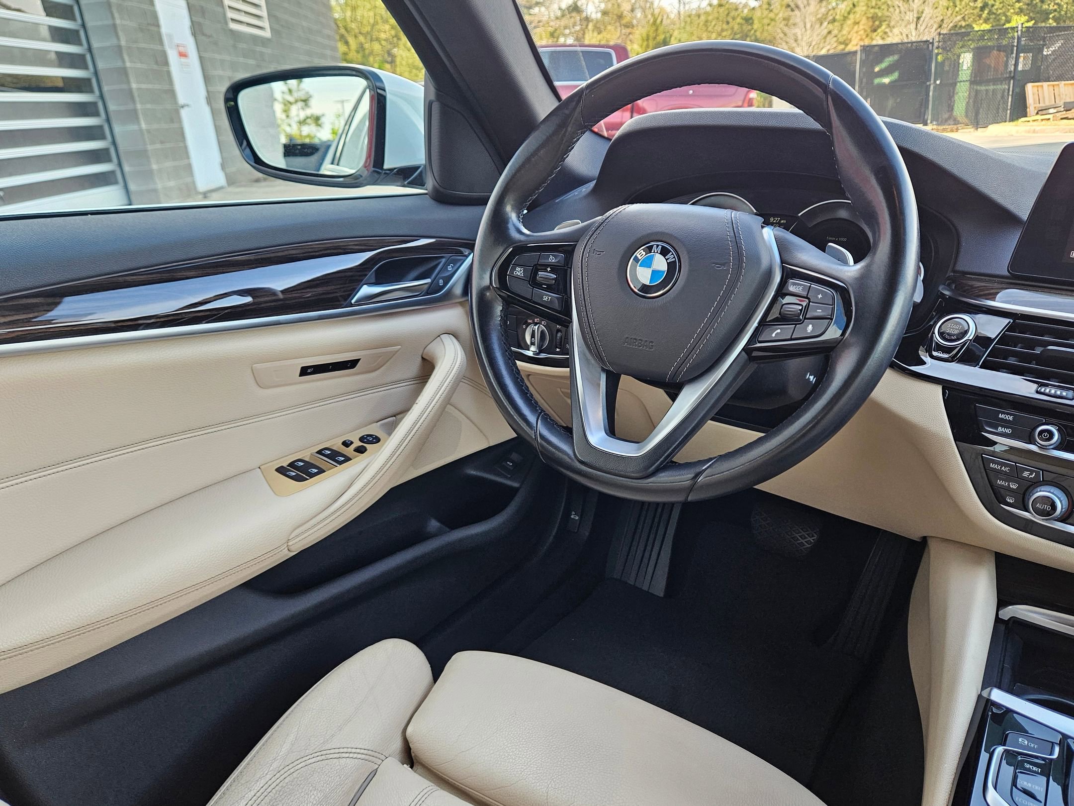 Used 2018 BMW 530i w/ Premium Package image 9