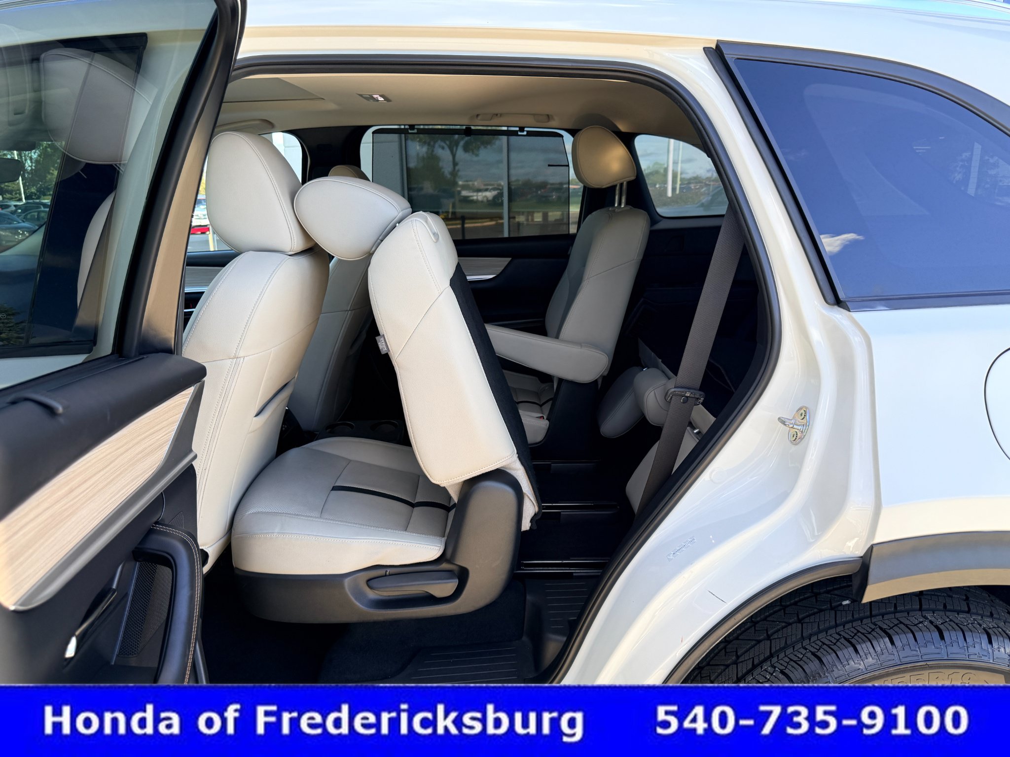 Used 2024 MAZDA CX-90 Plug-In Hybrid w/ Preferred AWD/4WD image 17