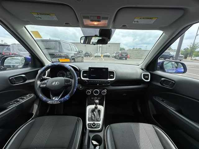 Used 2022 Hyundai Venue Limited w/ Cargo Package FWD image 2