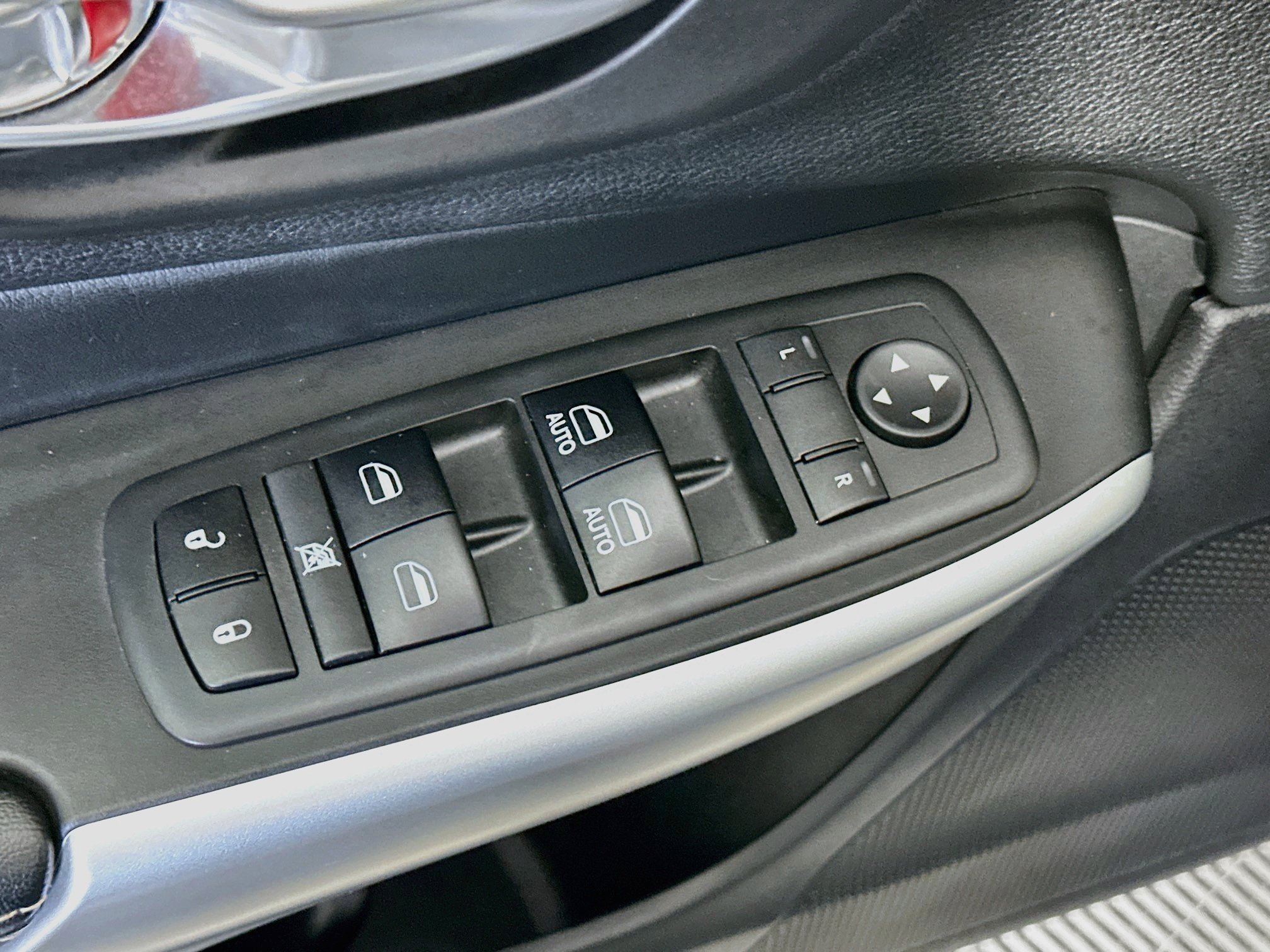 Used 2018 Jeep Cherokee Latitude Plus w/ Comfort/Convenience Group AWD/4WD image 15