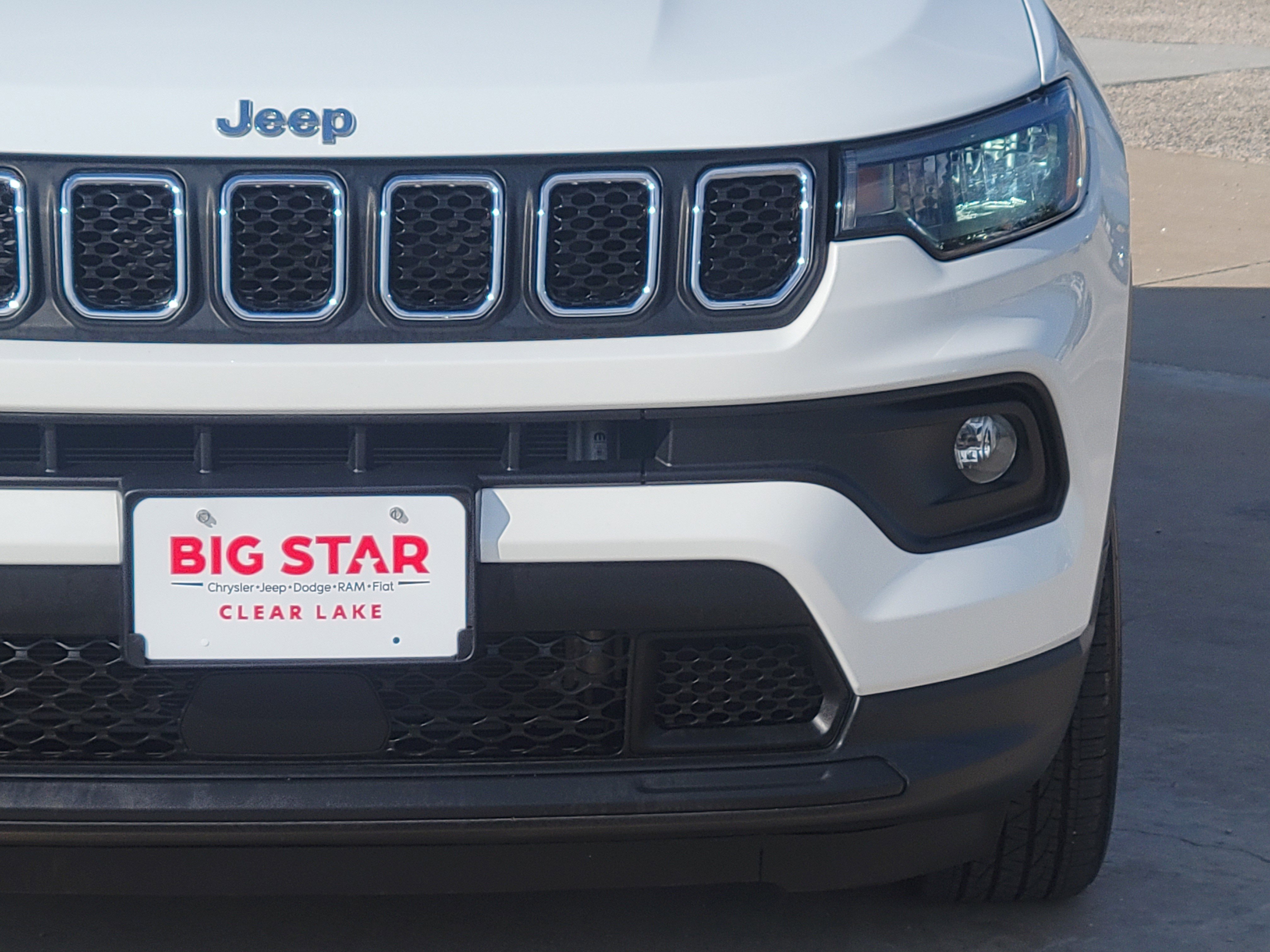 Used 2023 Jeep Compass Latitude image 10