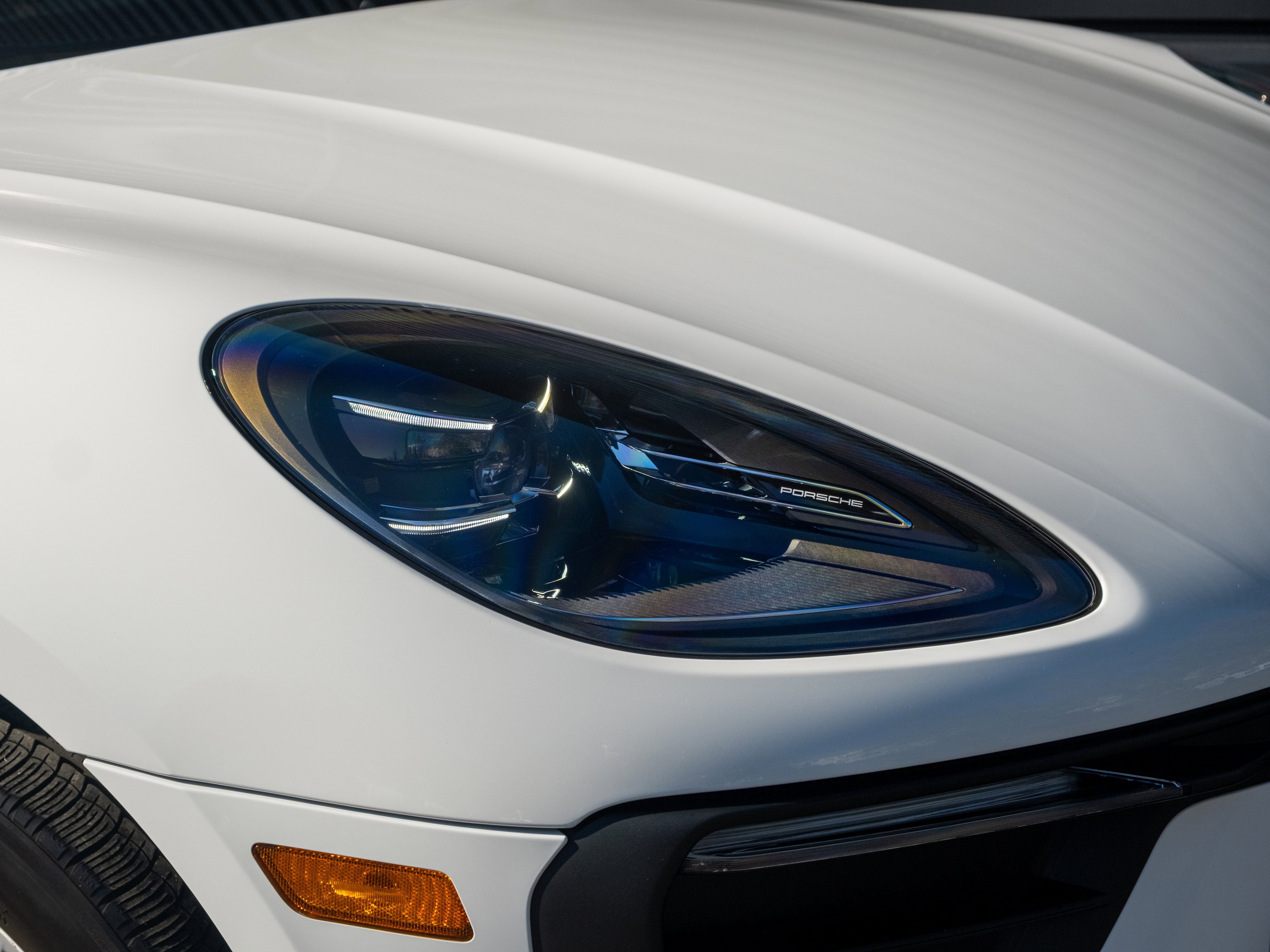 Certified 2023 Porsche Macan image 32