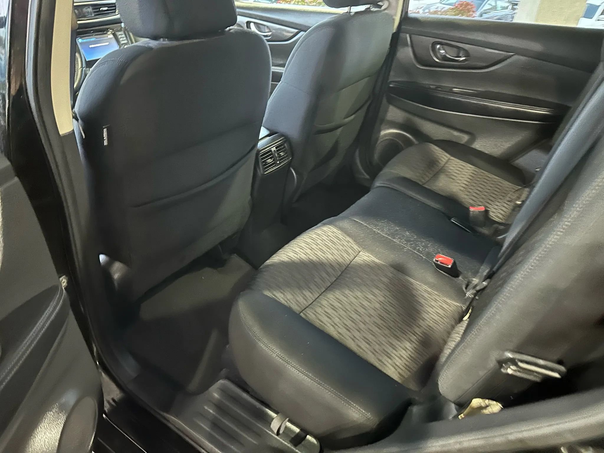 Used 2017 Nissan Rogue SV w/ SV Premium Package image 22