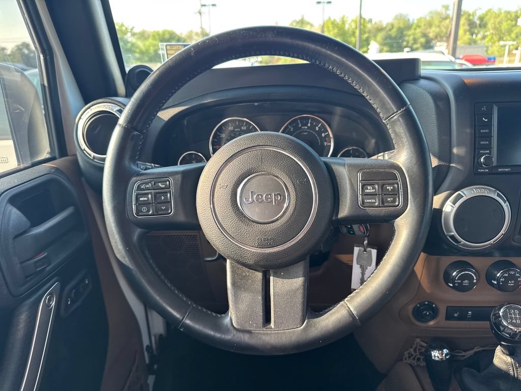 Used 2013 Jeep Wrangler Unlimited Sahara w/ Connectivity Group AWD/4WD image 16