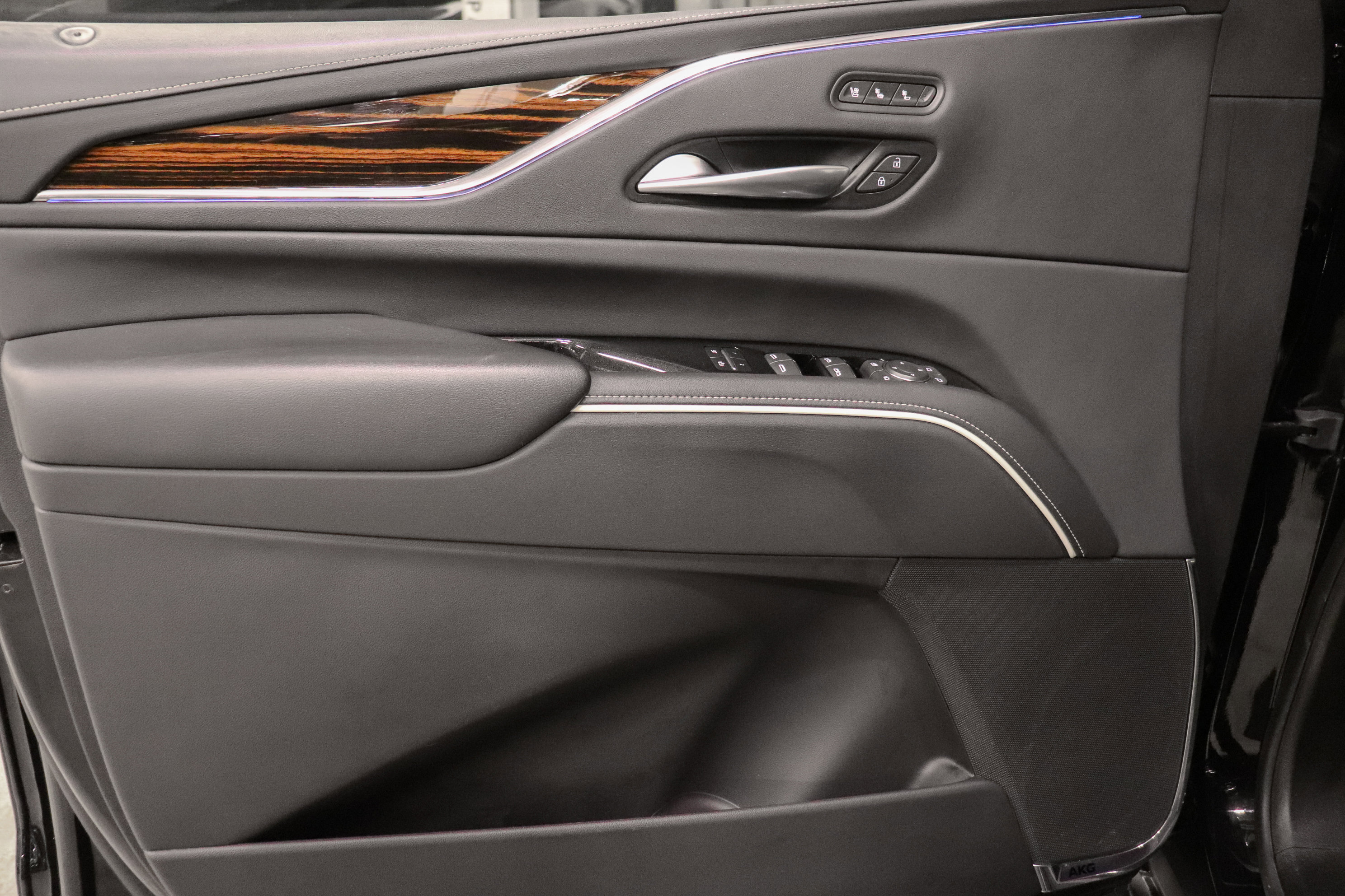 Used 2023 Cadillac Escalade ESV Premium Luxury image 11