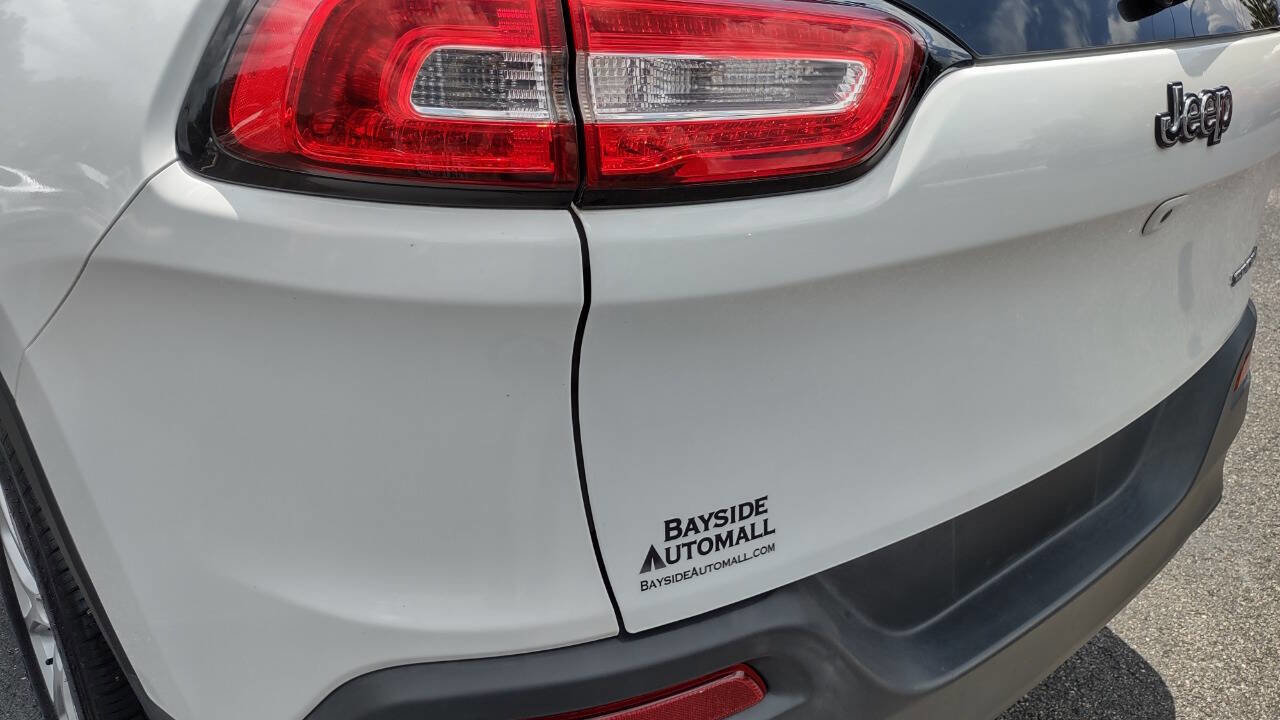 Used 2017 Jeep Cherokee Sport image 39
