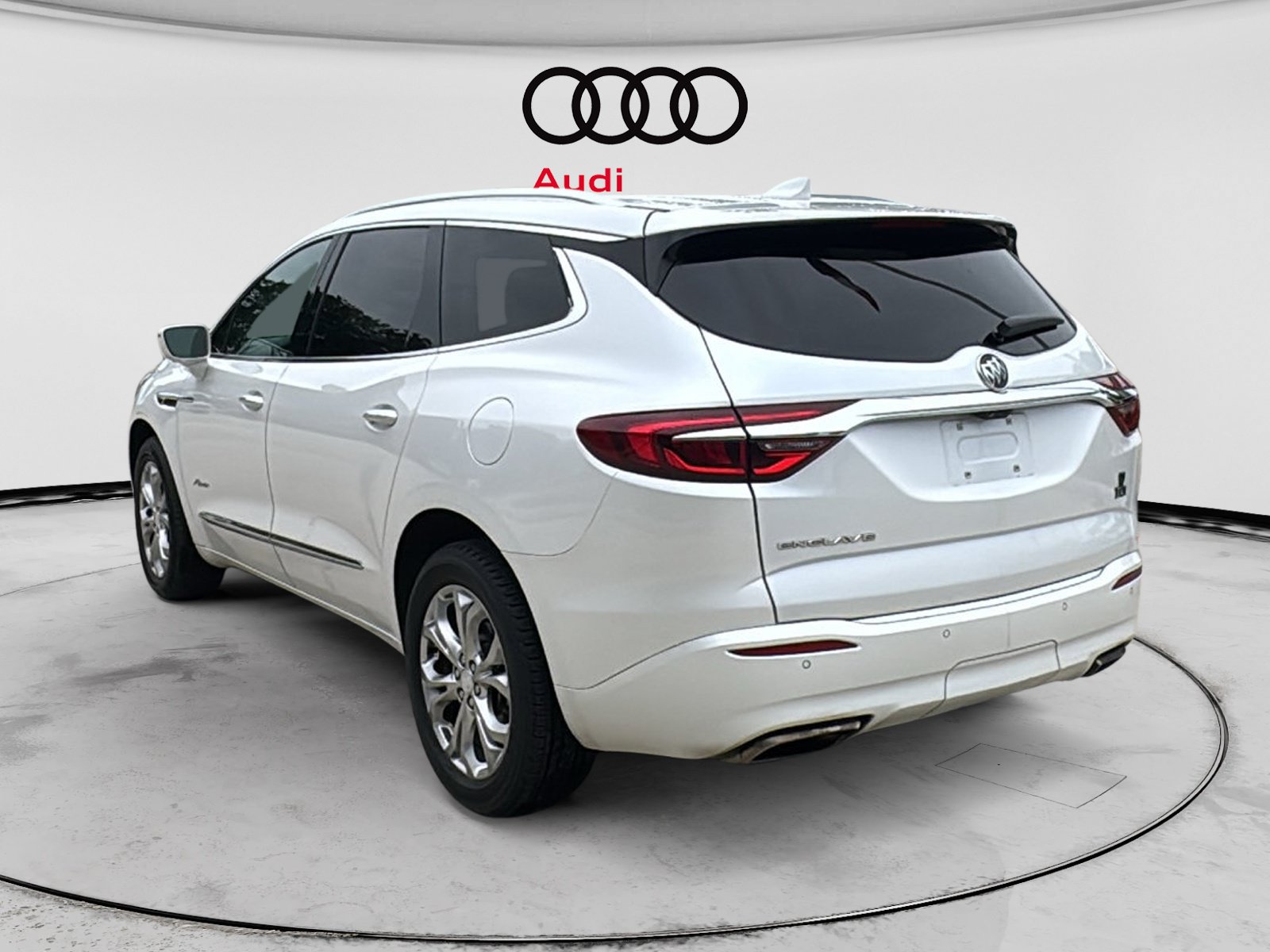 Used 2020 Buick Enclave Avenir w/ Avenir Technology Package FWD image 5