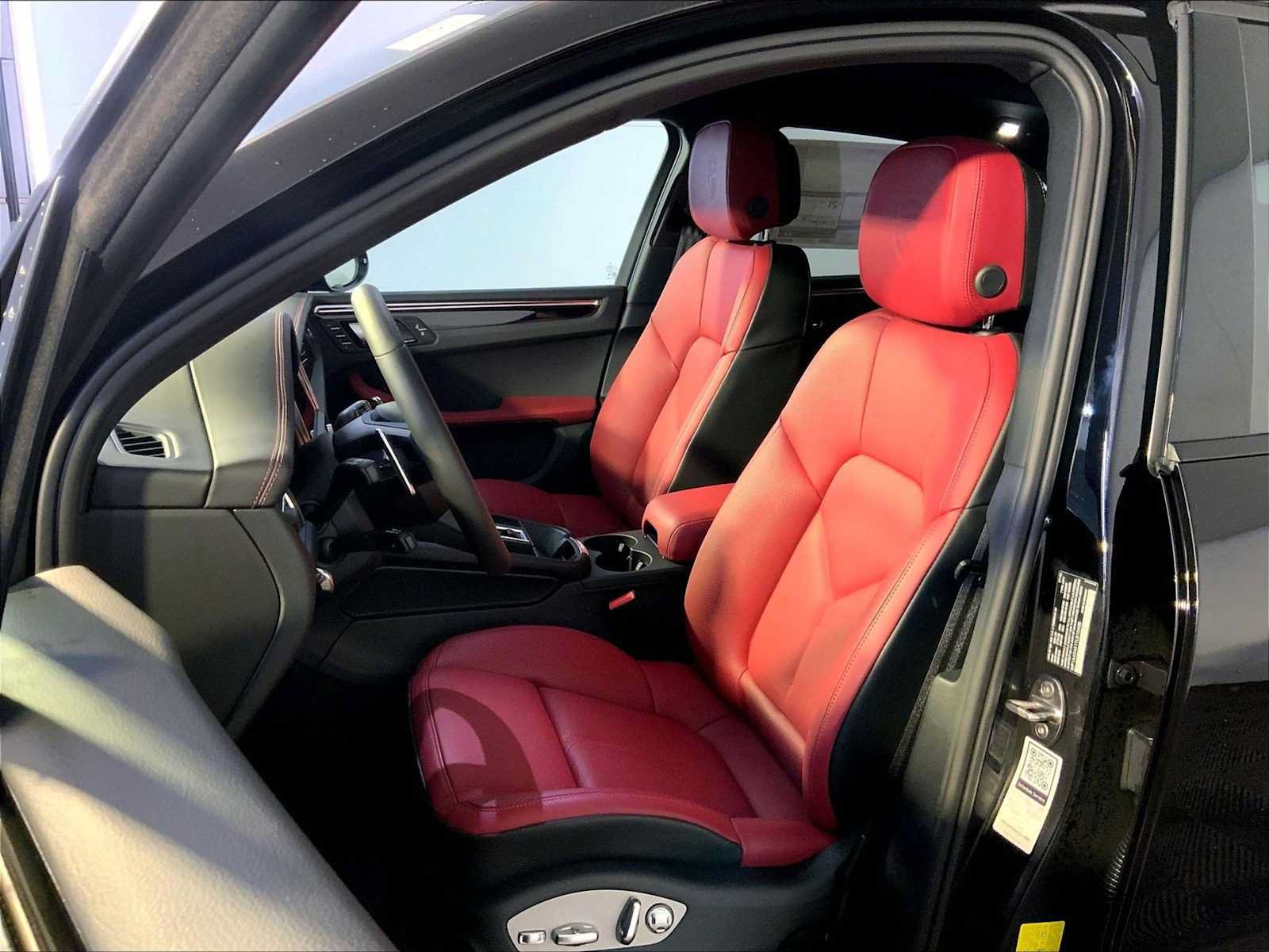 New 2026 Porsche Macan AWD/4WD image 5