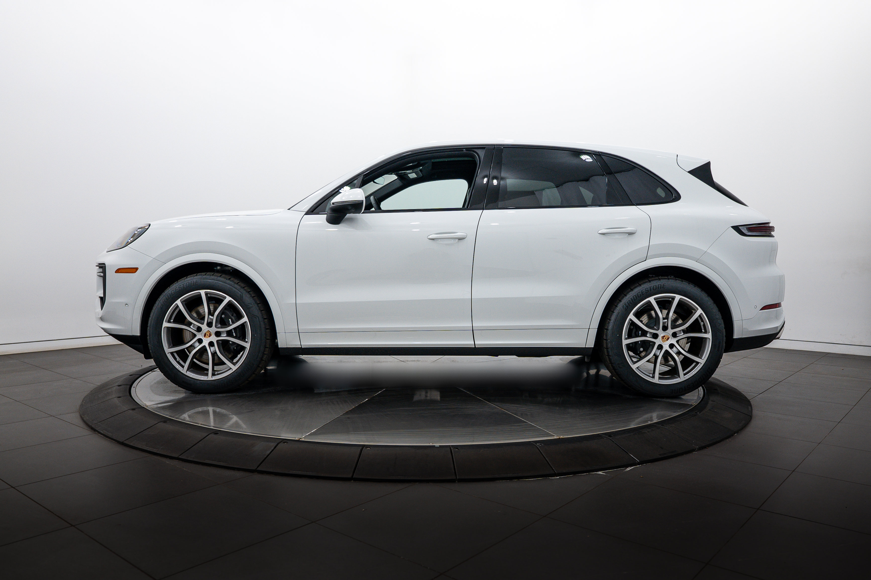 Certified 2026 Porsche Cayenne AWD/4WD image 2