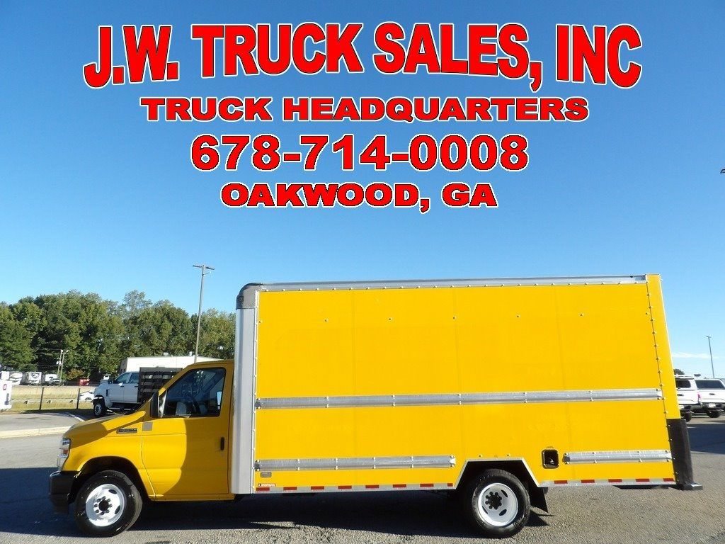 Used 2022 Ford E-350 and Econoline 350 Super Duty RWD image 2