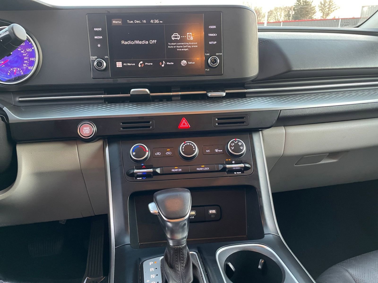 Used 2023 Kia Carnival LX image 20