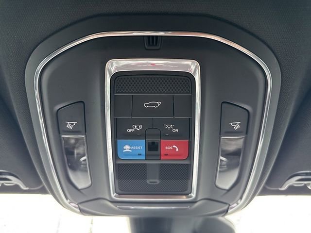 Used 2024 Jeep Wagoneer L Series II w/ Flexible Seating Group image 17