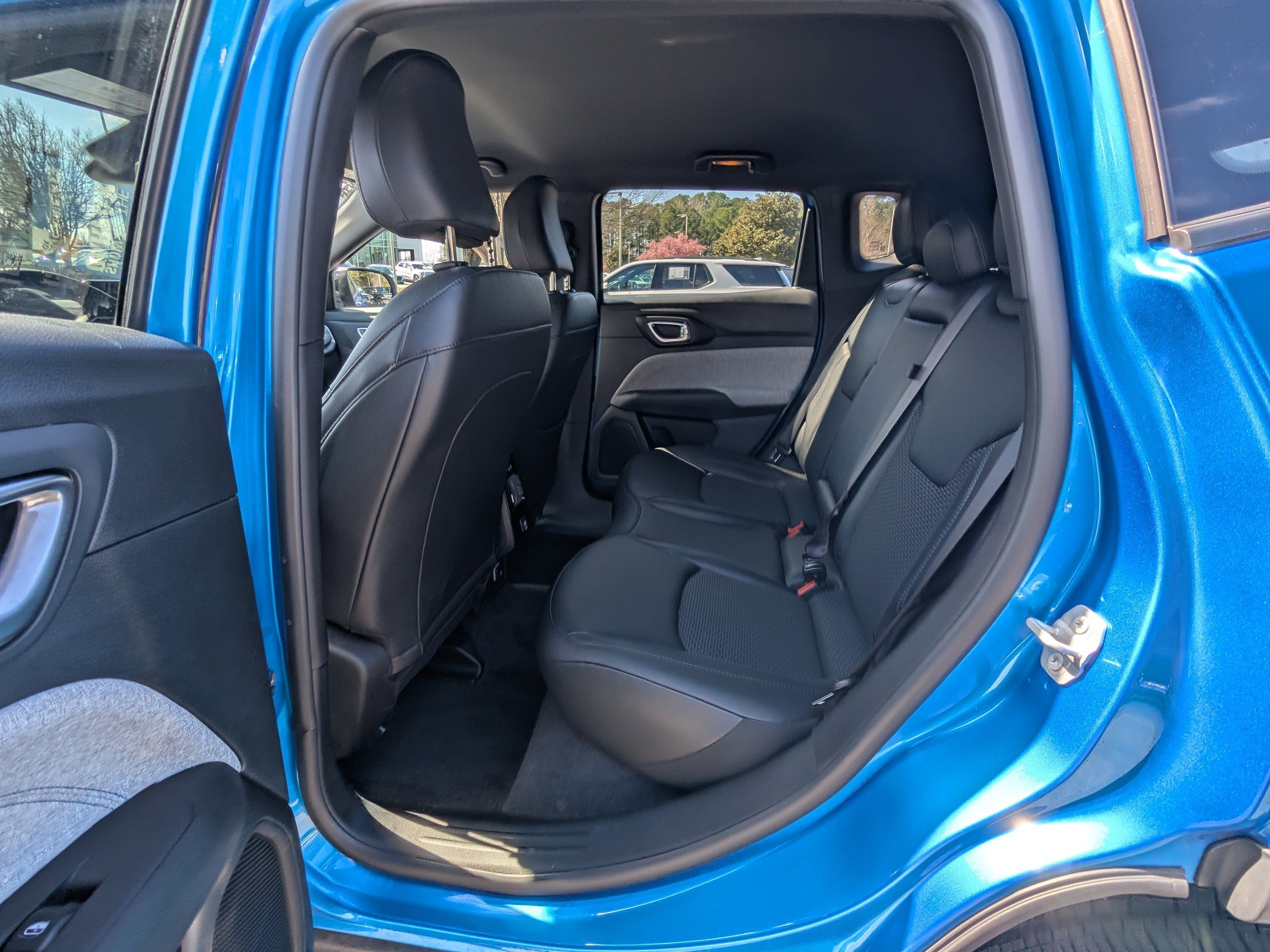 Certified 2025 Jeep Compass Latitude image 11