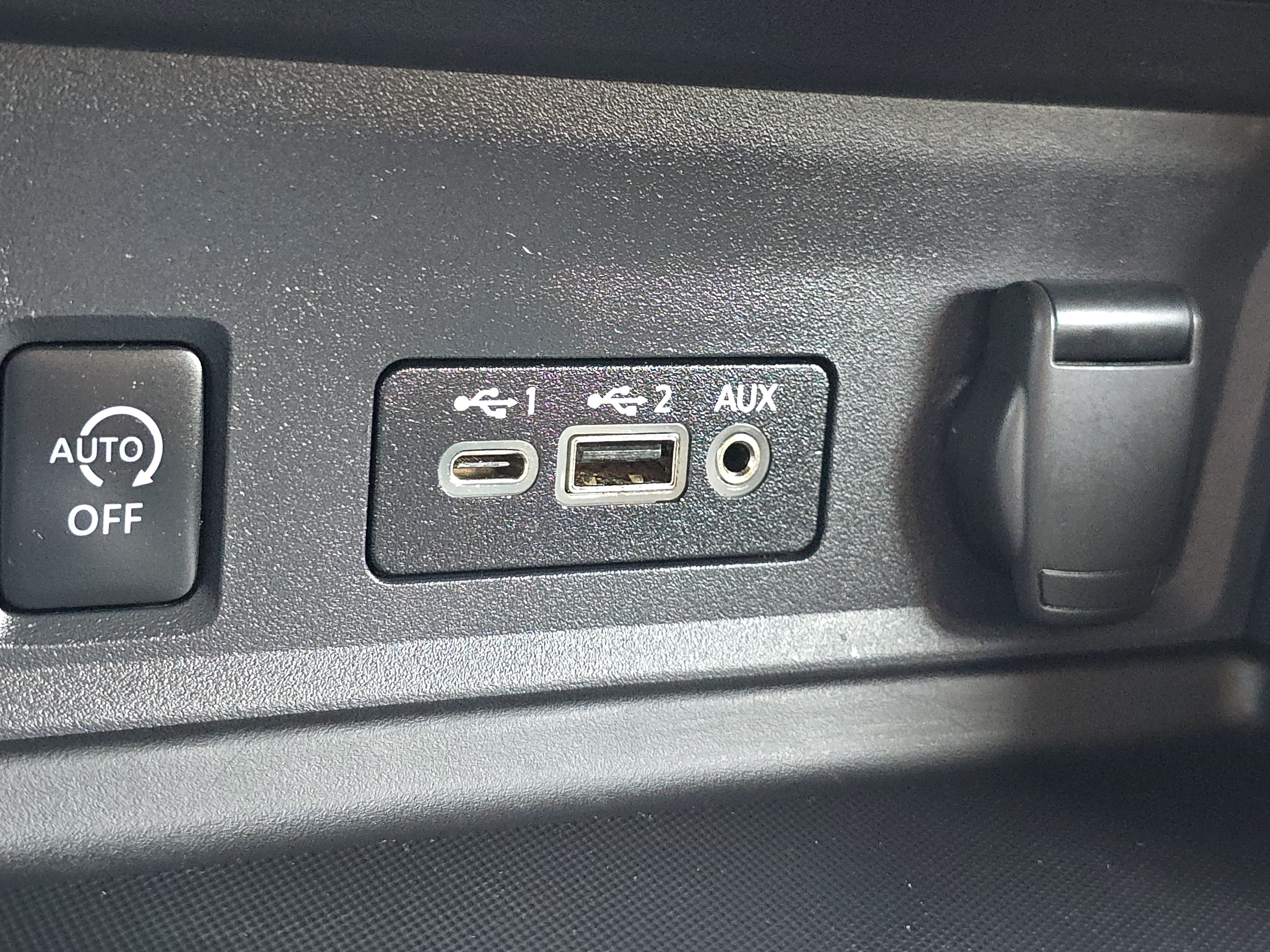 Used 2024 Nissan Sentra SV FWD image 25