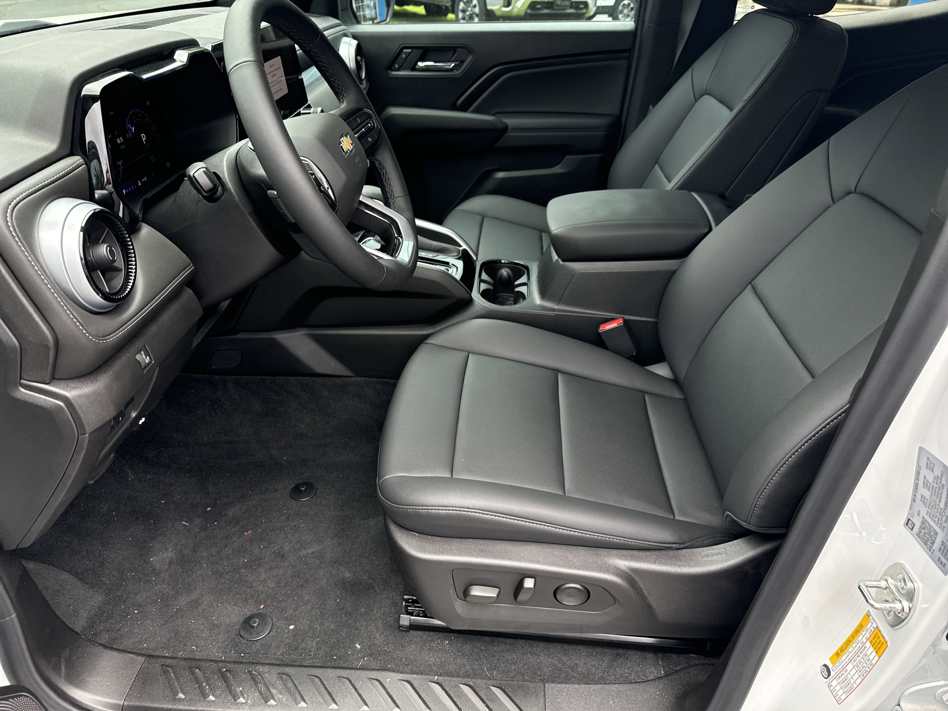 New 2024 Chevrolet Colorado LT w/ LT Convenience Package III image 8