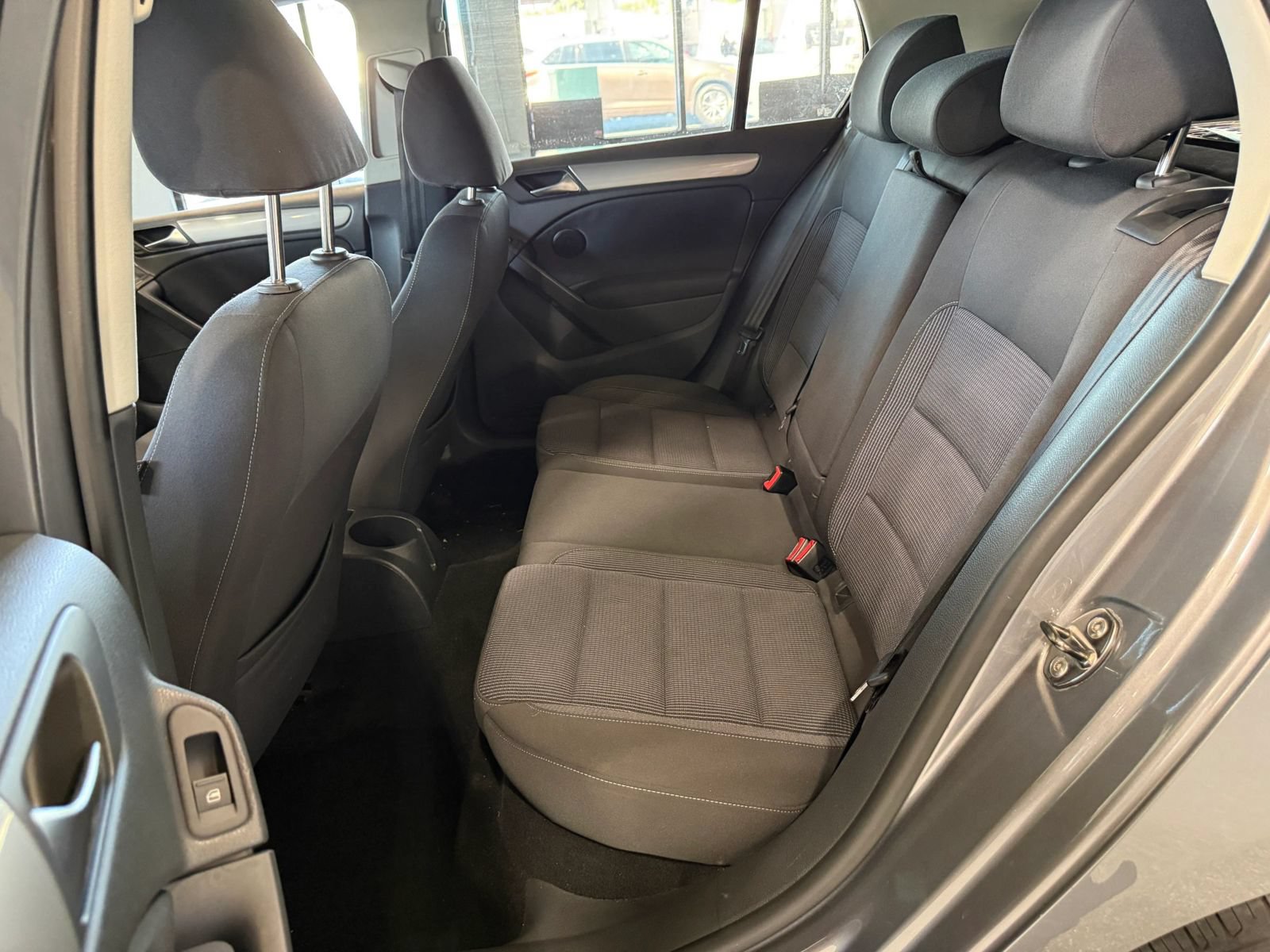 Used 2012 Volkswagen Golf 4-Door FWD image 8