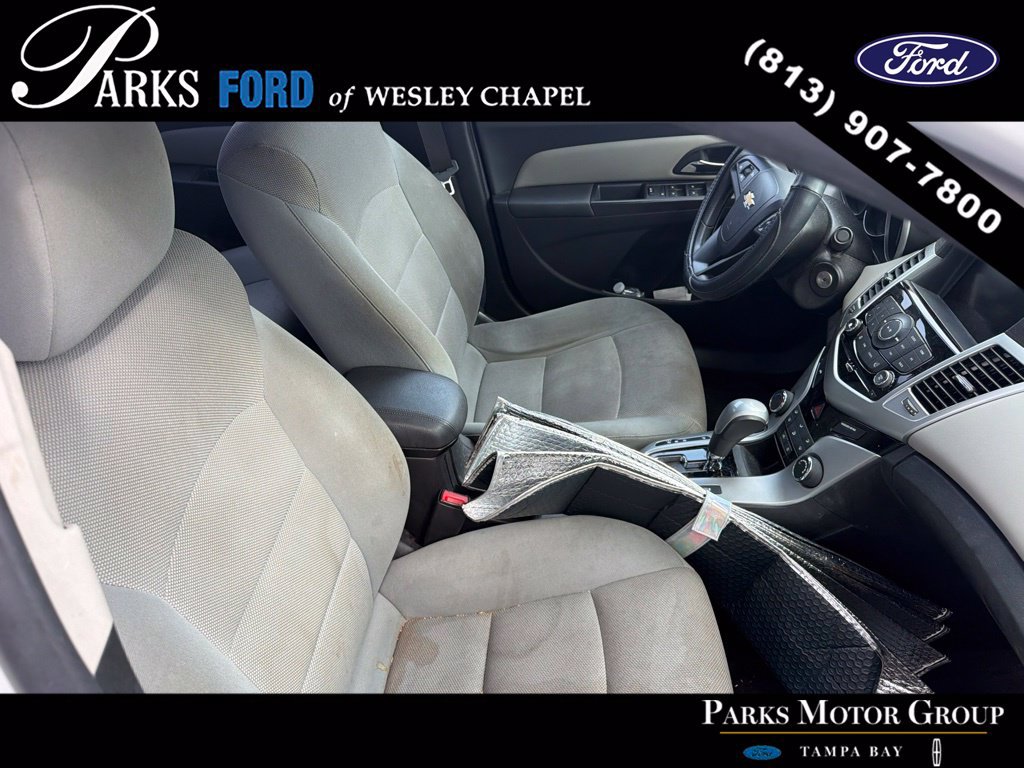 Used 2016 Chevrolet Cruze LT w/ Technology Package FWD image 4