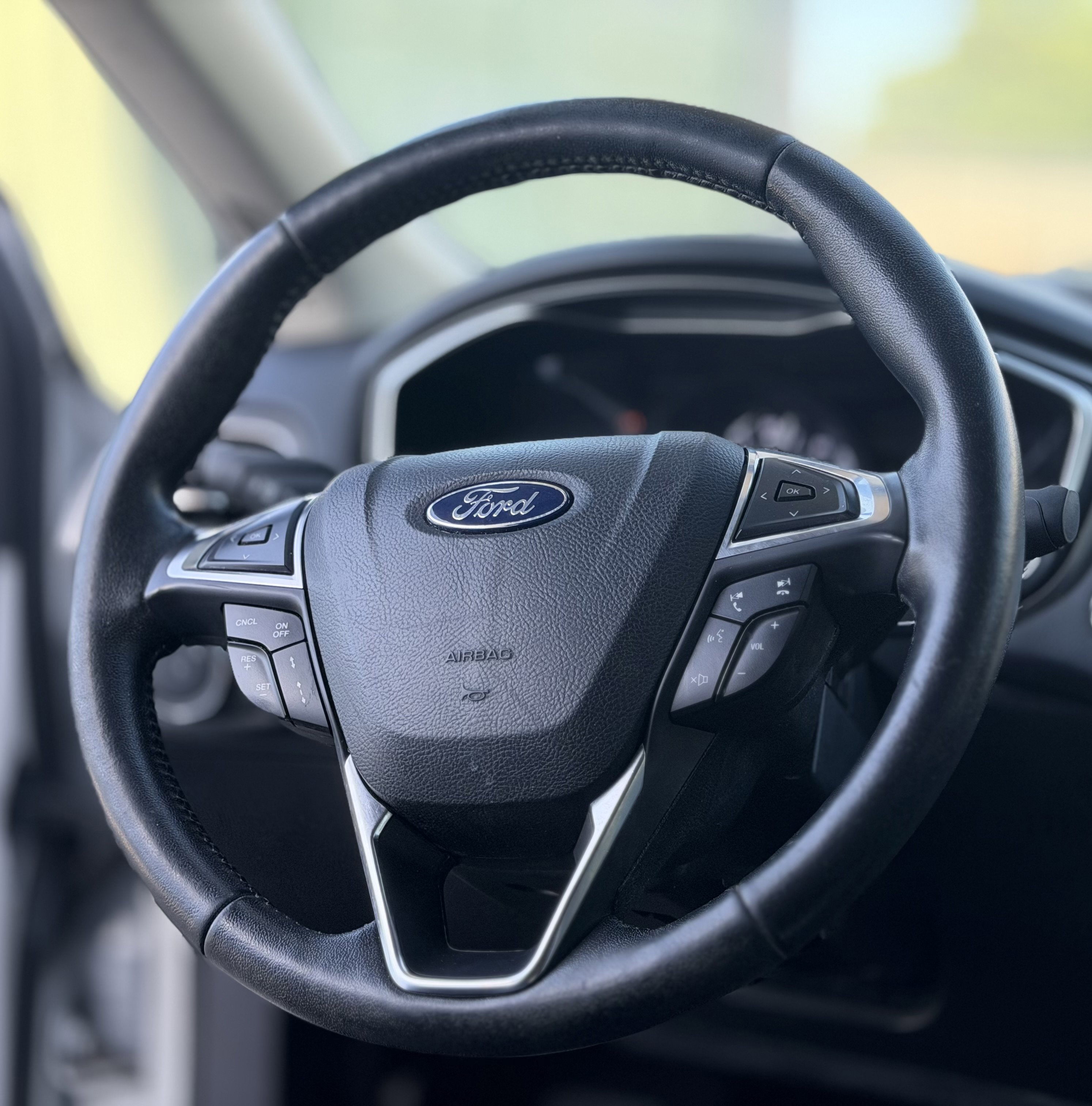 Used 2018 Ford Fusion SE w/ Equipment Group 602A FWD image 27