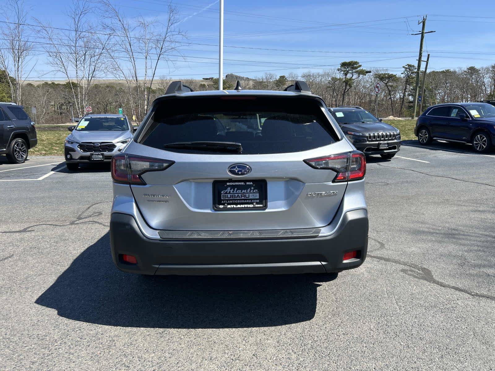 Used 2025 Subaru Outback Premium AWD/4WD image 2