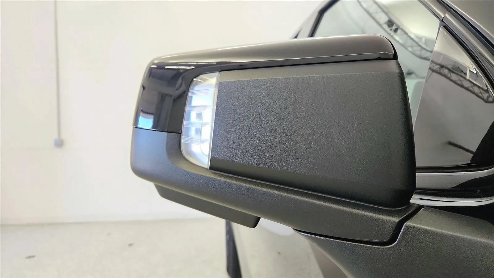 Used 2025 GMC Sierra 1500 AT4 w/ Technology Package AWD/4WD image 18