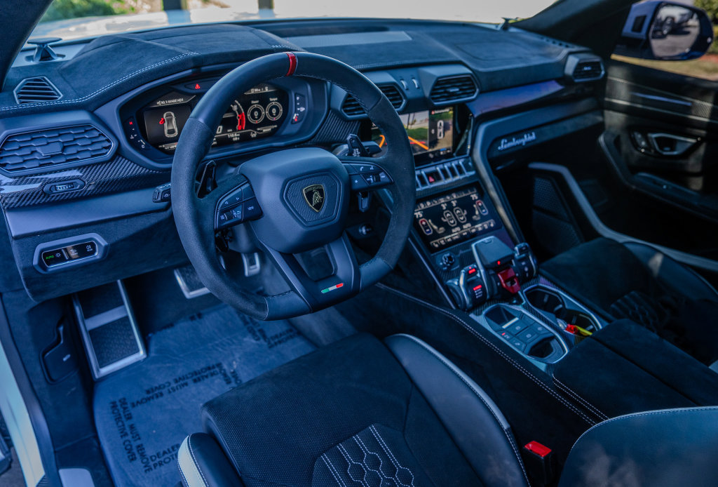 Used 2024 Lamborghini Urus Performante AWD/4WD image 4