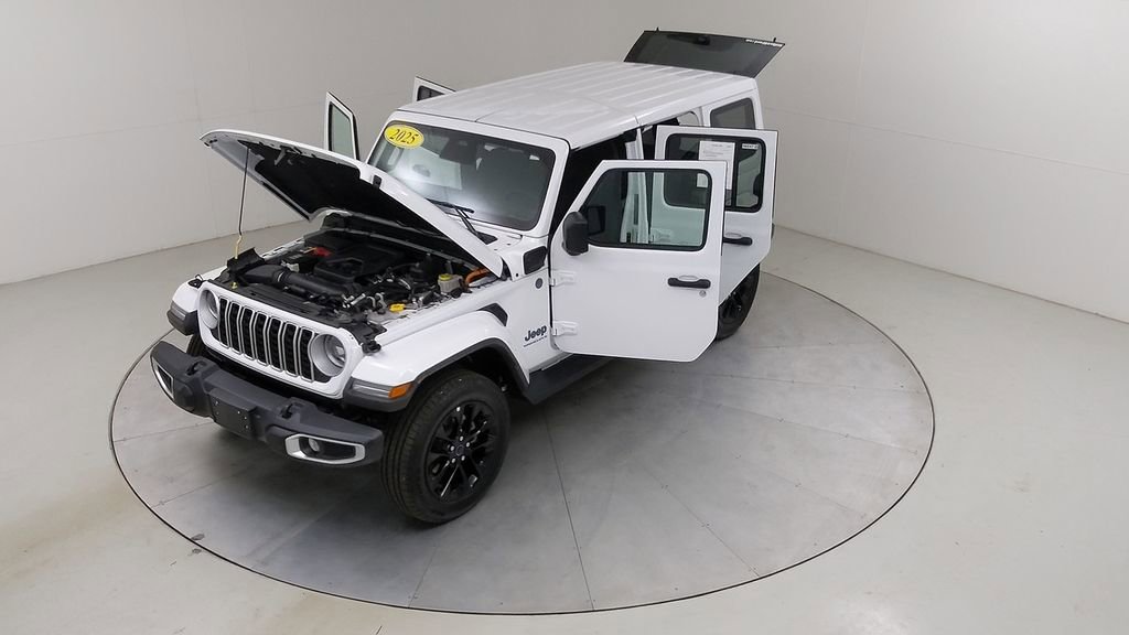 Used 2025 Jeep Wrangler Unlimited Sahara AWD/4WD image 55