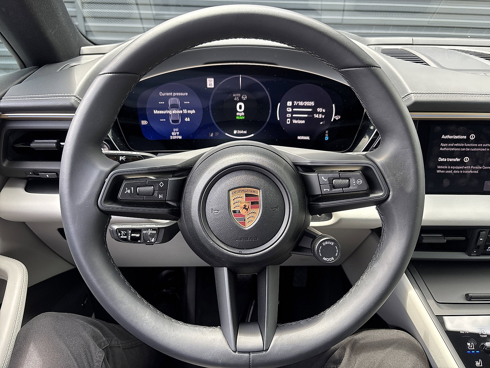 Used 2024 Porsche Macan 4 Electric image 17