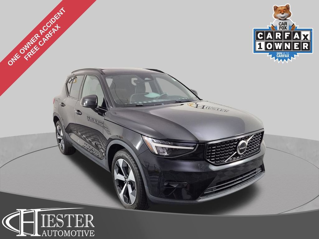 Used 2023 Volvo XC40 B5 Plus AWD/4WD image 1