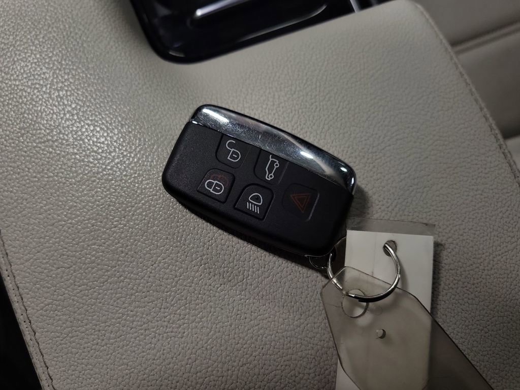 Used 2020 Jaguar F-PACE Prestige image 17