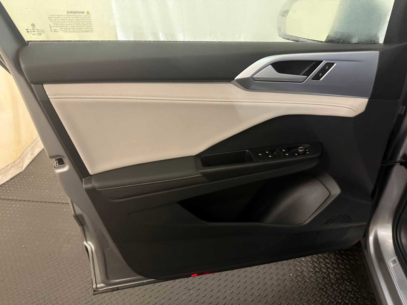 Certified 2025 Volkswagen Taos SE w/ Panoramic Sunroof Package image 20