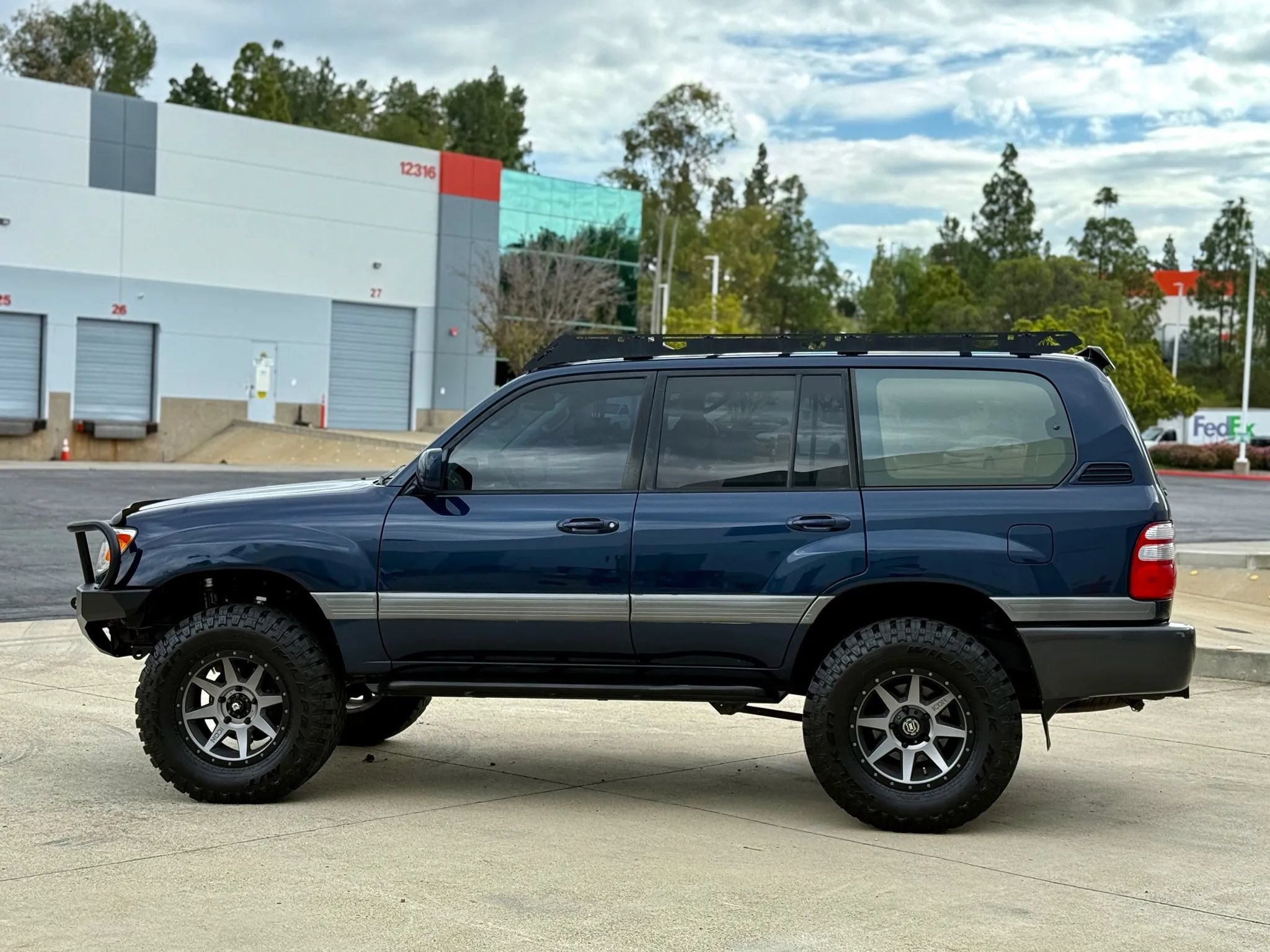 Used 2005 Toyota Land Cruiser w/ Convenience Pkg AWD/4WD image 5