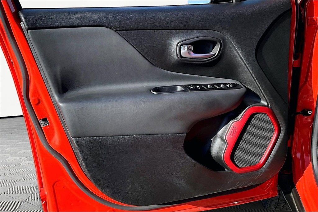 Used 2021 Jeep Renegade Trailhawk image 23