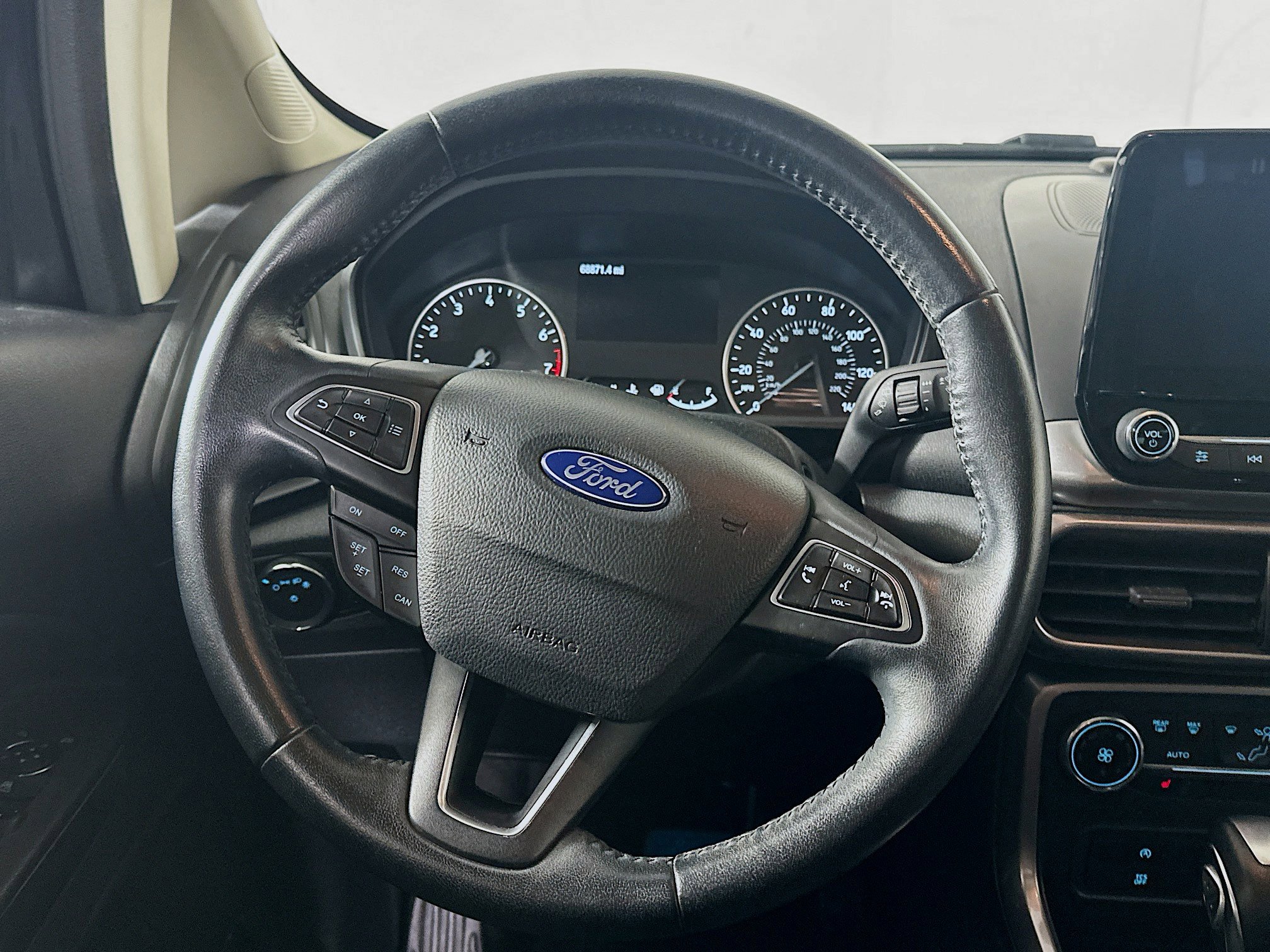 Used 2019 Ford EcoSport SE w/ SE Convenience Package image 18