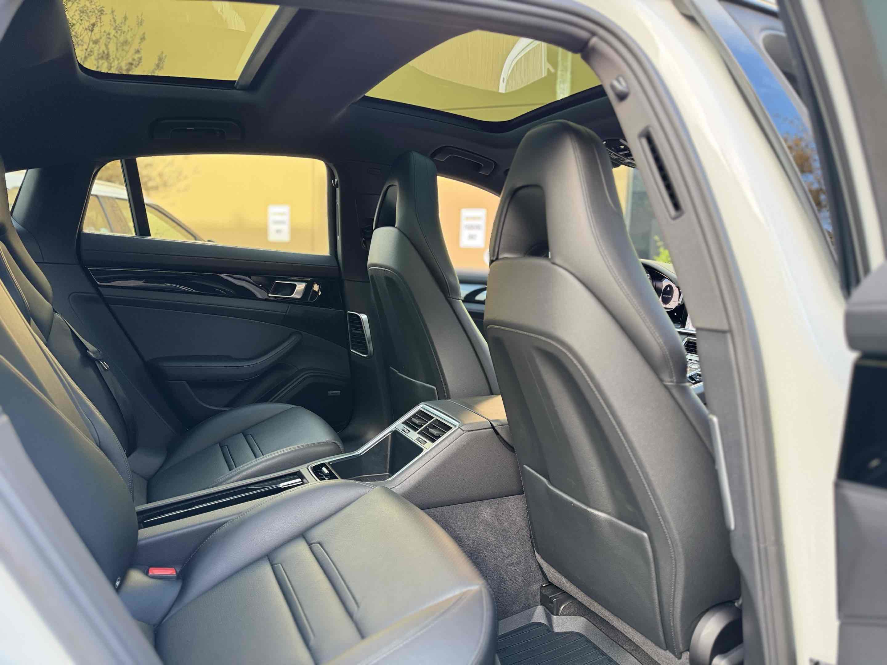 Used 2020 Porsche Panamera 4 image 34