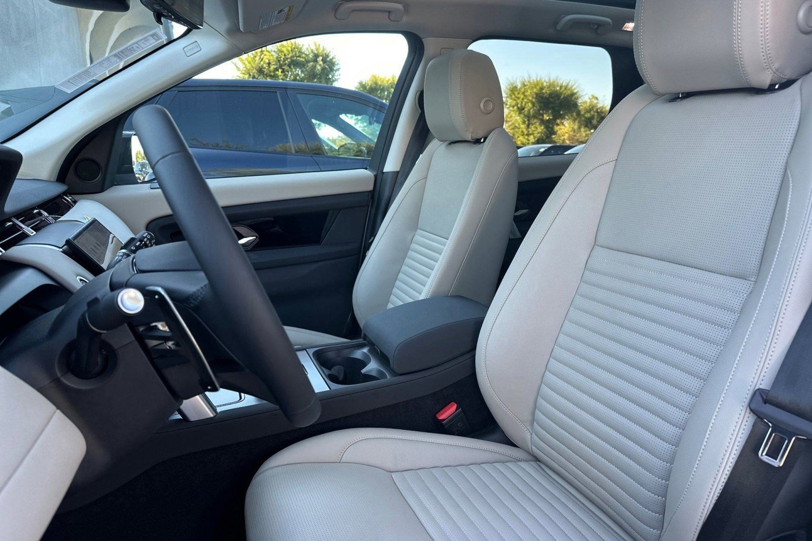 New 2025 Land Rover Discovery Sport S AWD/4WD image 4
