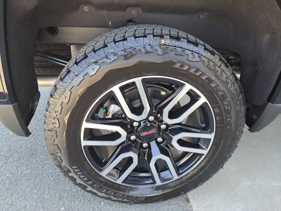 Certified 2025 GMC Sierra 1500 AT4 w/ AT4 Premium Package AWD/4WD image 18