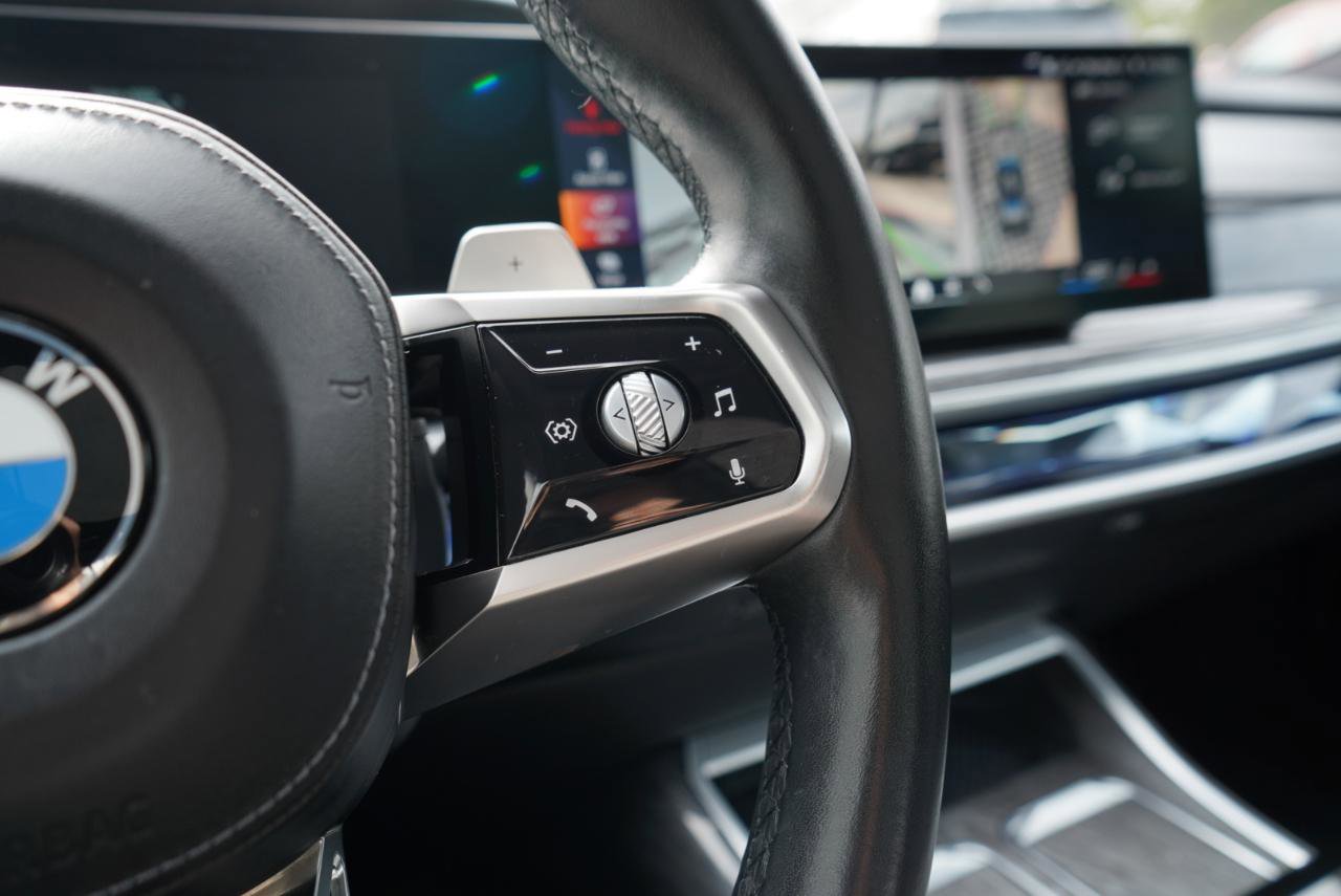 Used 2023 BMW 760i xDrive w/ Executive Package image 26