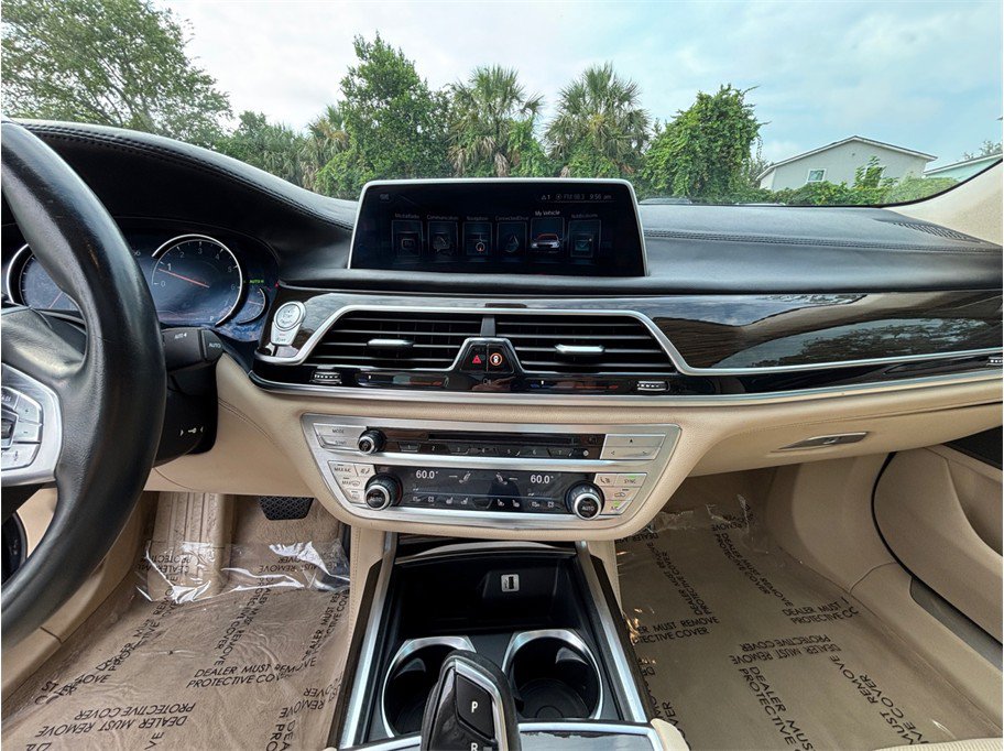 Used 2016 BMW 750i RWD image 10