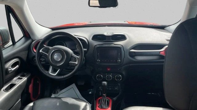 Used 2017 Jeep Renegade Trailhawk w/ Premium Trailhawk Package AWD/4WD image 11