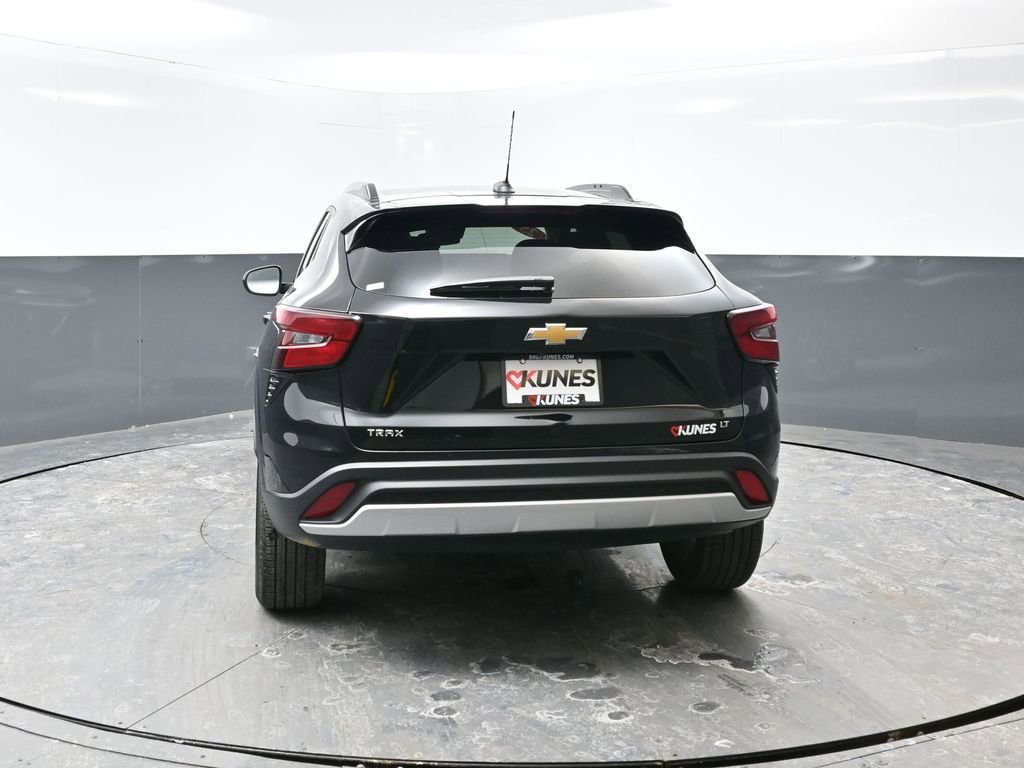 Used 2025 Chevrolet Trax LT image 12