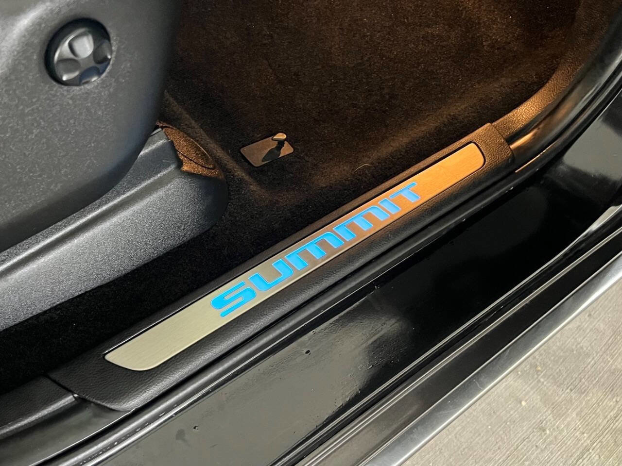 Used 2015 Jeep Grand Cherokee Summit AWD/4WD image 25