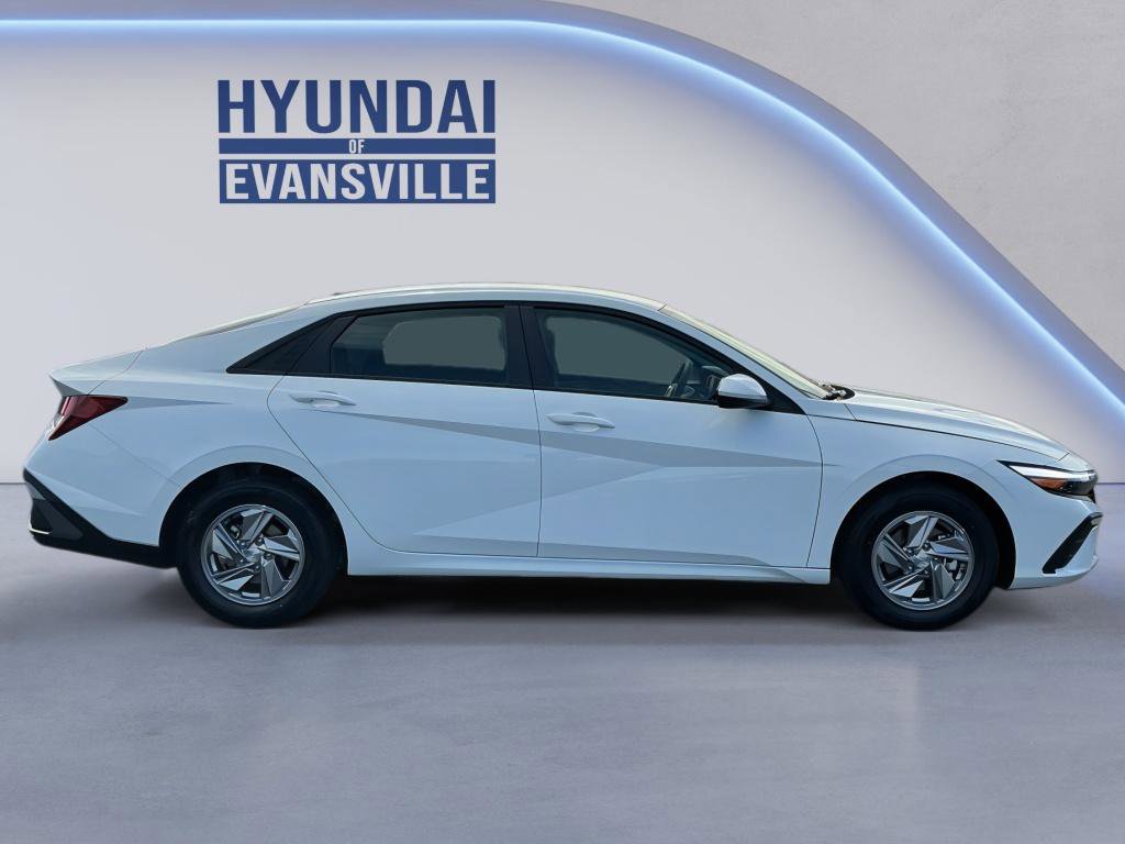 New 2026 Hyundai Elantra SE FWD image 4