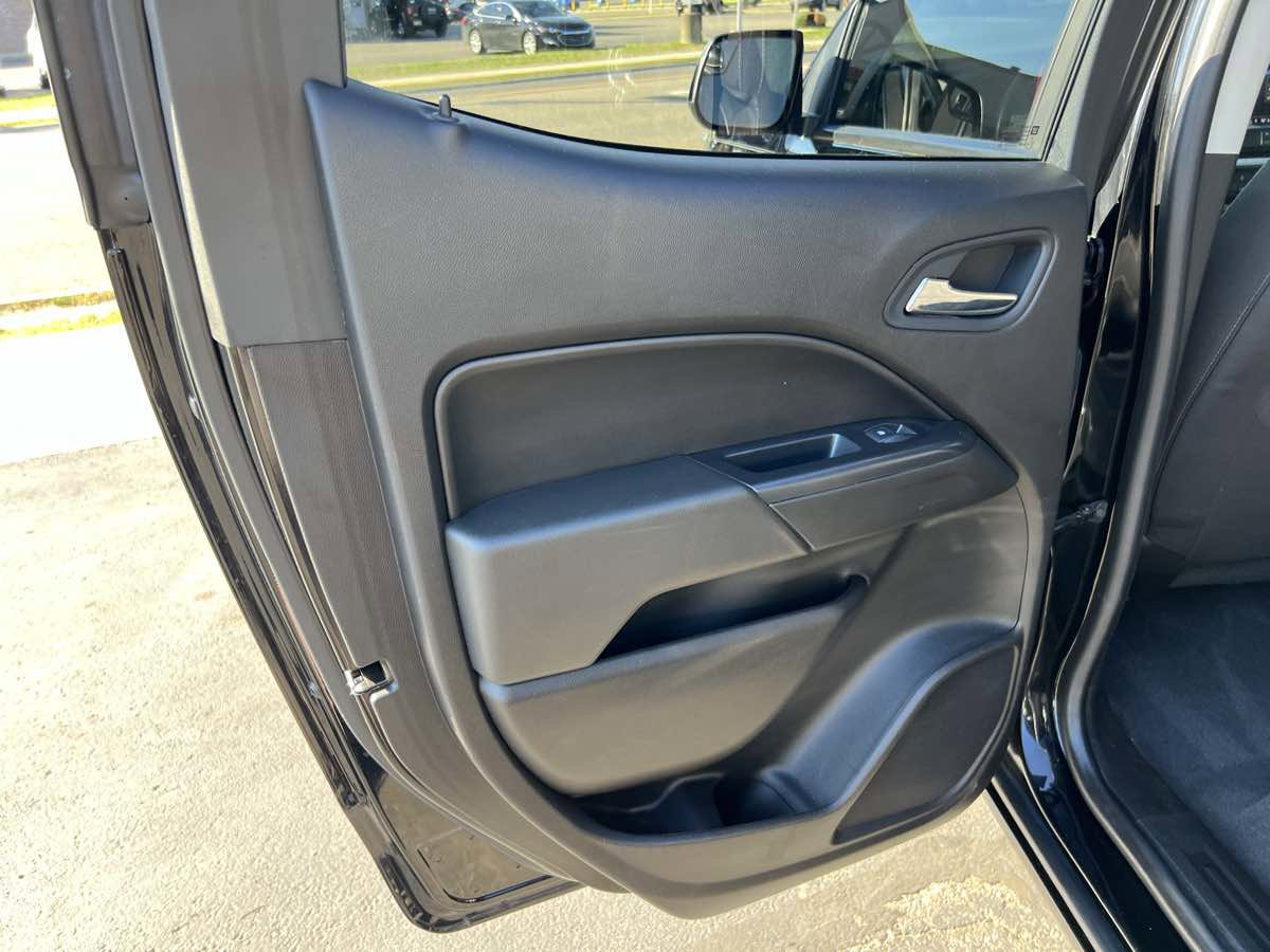 Used 2021 Chevrolet Colorado LT w/ Safety Package image 14