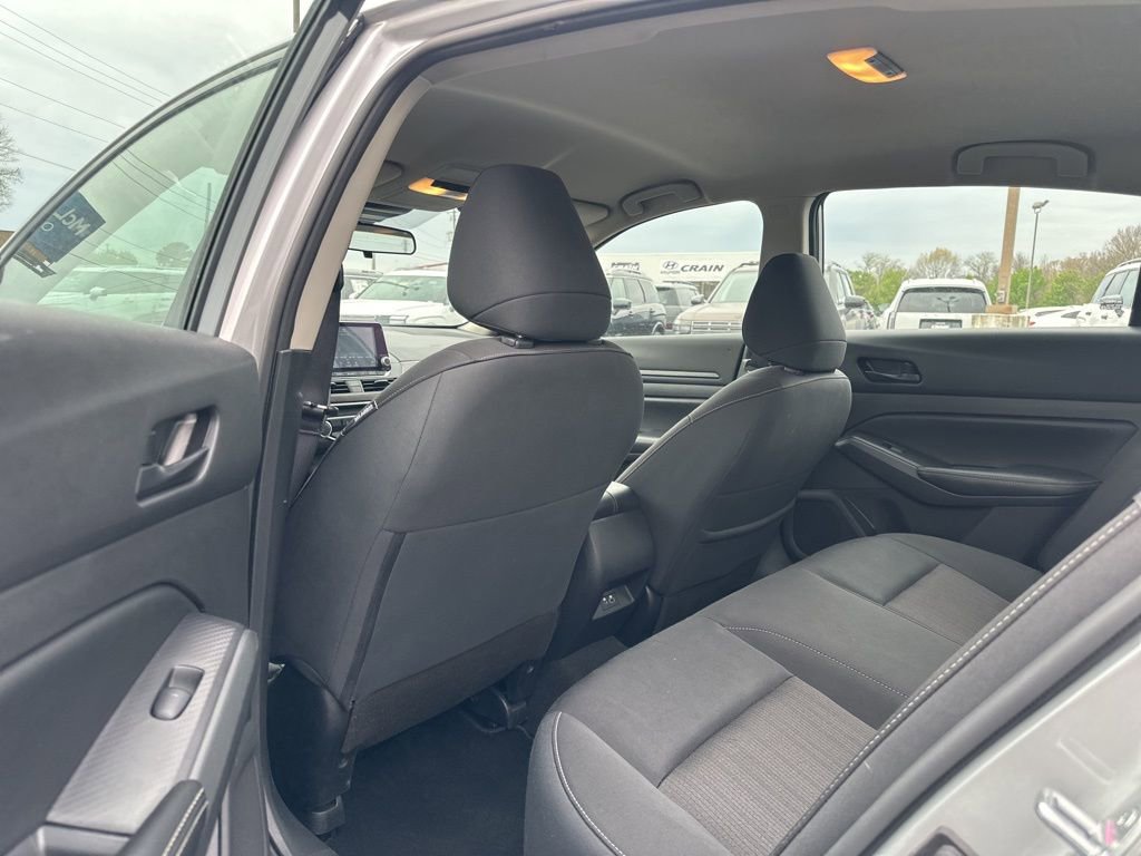 Used 2024 Nissan Altima 2.5 SV FWD image 16