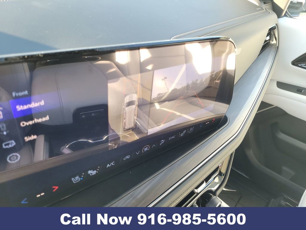 New 2026 Chevrolet Suburban Premier image 19