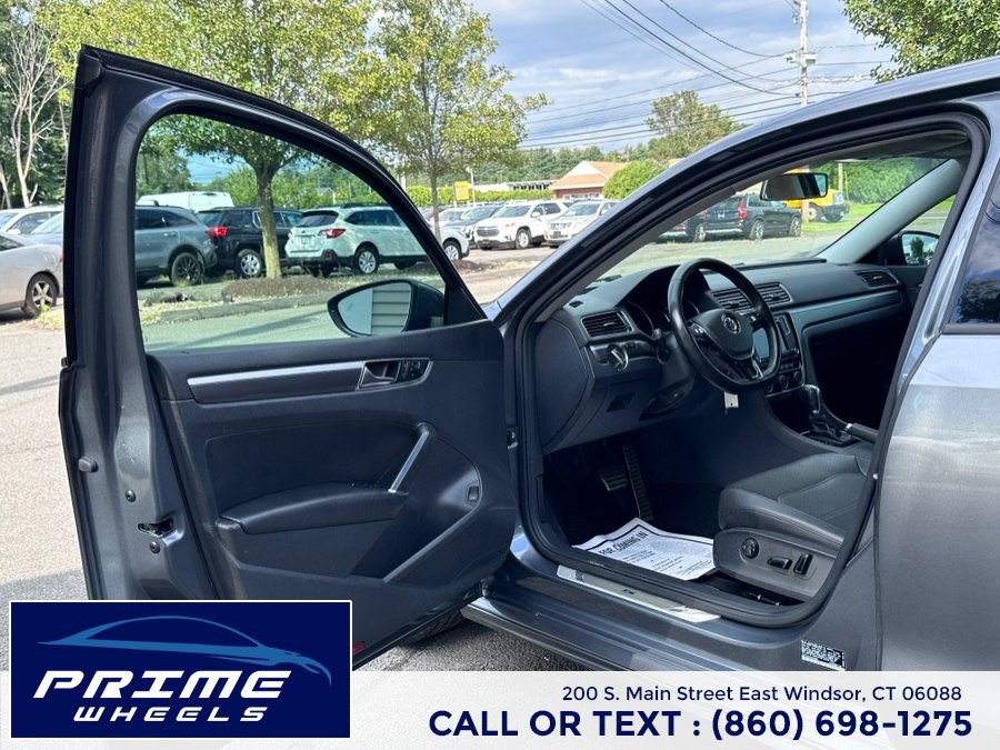 Used 2018 Volkswagen Passat 2.0T R-Line FWD image 9