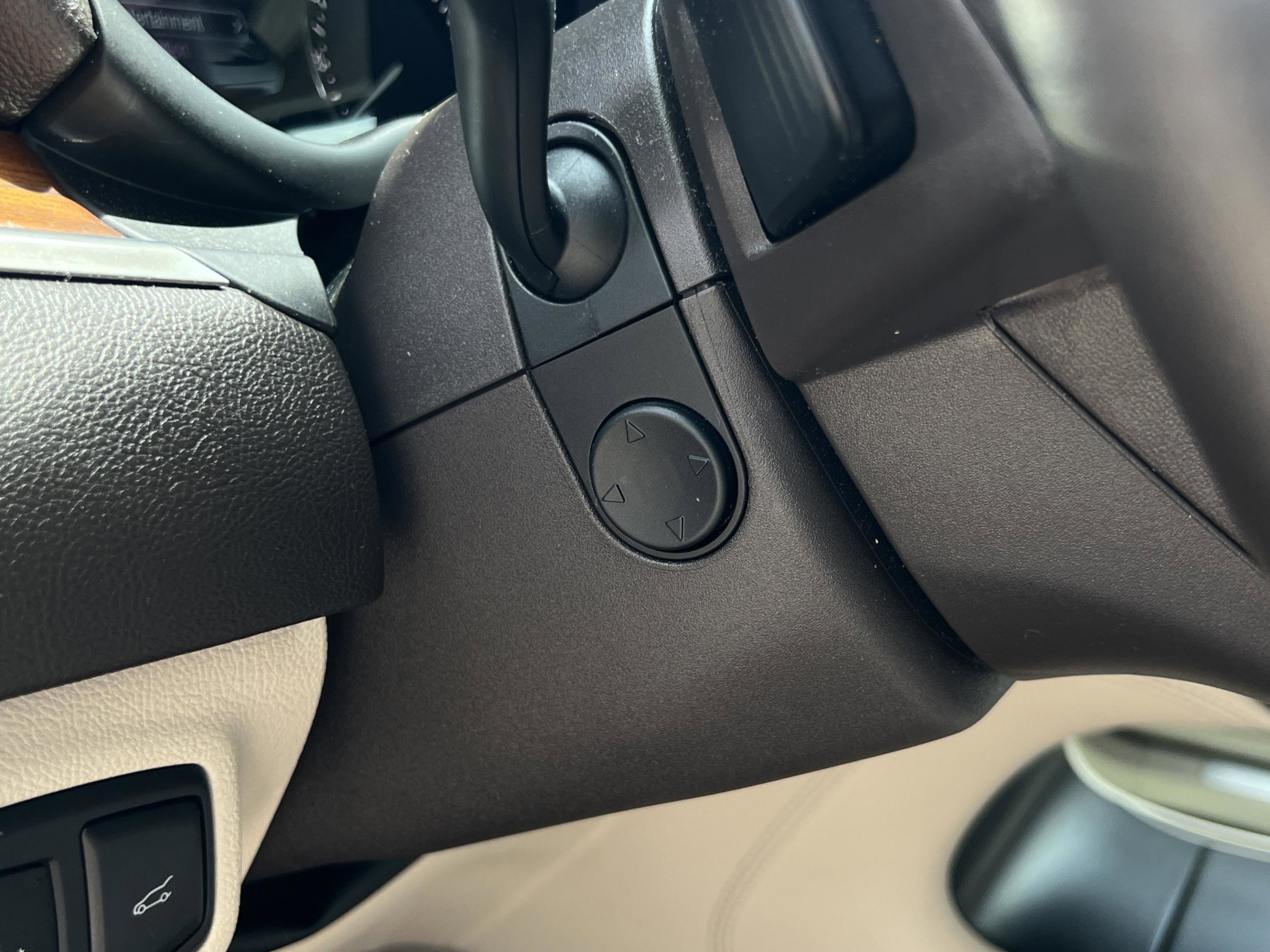 Used 2018 Lincoln MKC Select w/ Select Plus Package FWD image 14