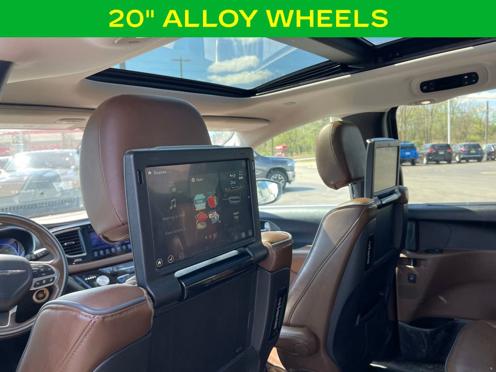 Used 2017 Chrysler Pacifica Limited image 12