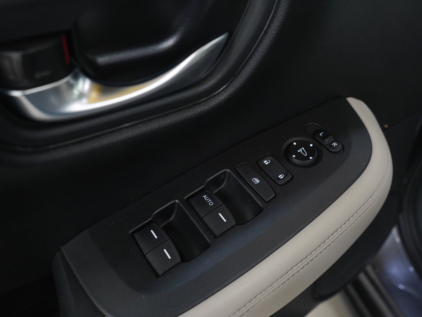 Used 2023 Honda HR-V LX image 20